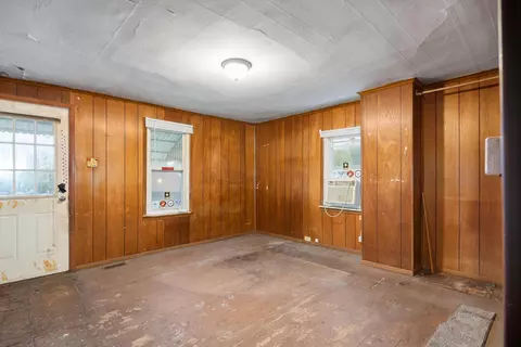 Living - 551 E Main St, Circleville, OH 43113 photo 2 of 3