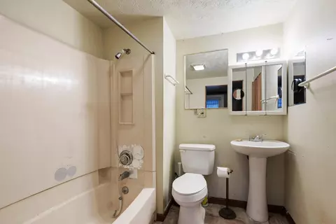 Bath - 551 E Main St, Circleville, OH 43113 photo 1 of 1