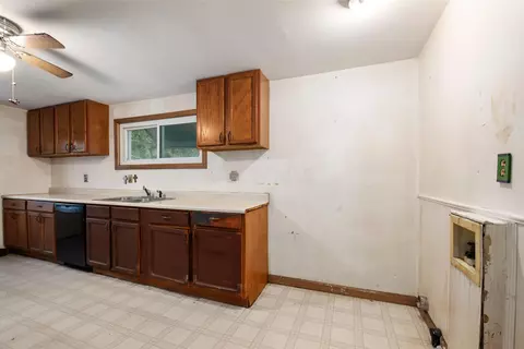 Kitchen - 551 E Main St, Circleville, OH 43113 photo 4 of 4
