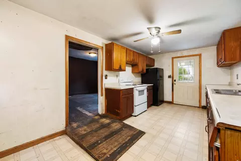 Kitchen - 551 E Main St, Circleville, OH 43113 photo 3 of 4