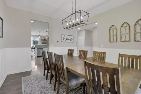 Dining - 549 Crestview Dr, Lithopolis, OH 43136 photo 2 of 4