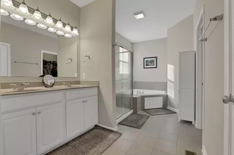 Bath - 549 Crestview Dr, Lithopolis, OH 43136 photo 1 of 8