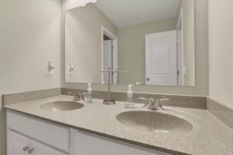 Bath - 549 Crestview Dr, Lithopolis, OH 43136 photo 7 of 8