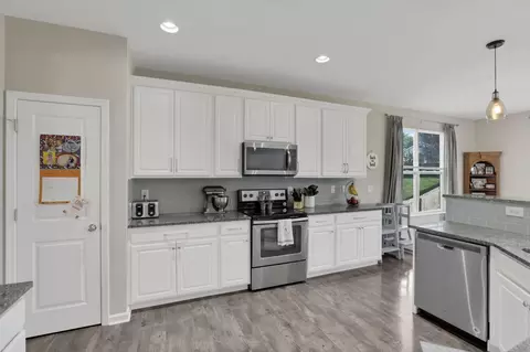 Kitchen - 549 Crestview Dr, Lithopolis, OH 43136 photo 3 of 5