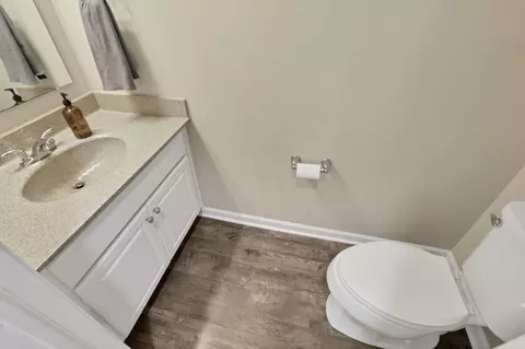 Bath - 549 Crestview Dr, Lithopolis, OH 43136 photo 4 of 8