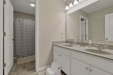 Bath - 549 Crestview Dr, Lithopolis, OH 43136 photo 6 of 8