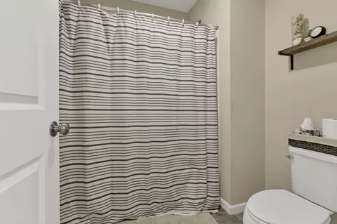 Bath - 549 Crestview Dr, Lithopolis, OH 43136 photo 8 of 8