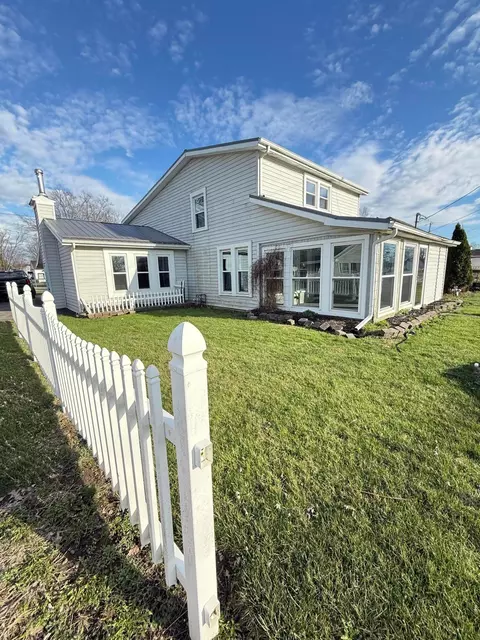 11007 Hebron Rd, Buckeye Lake, OH 43008