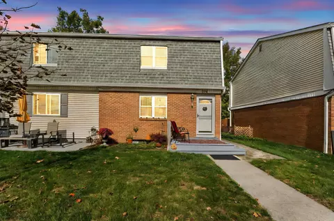 586 Willis Ln, Delaware, OH 43015