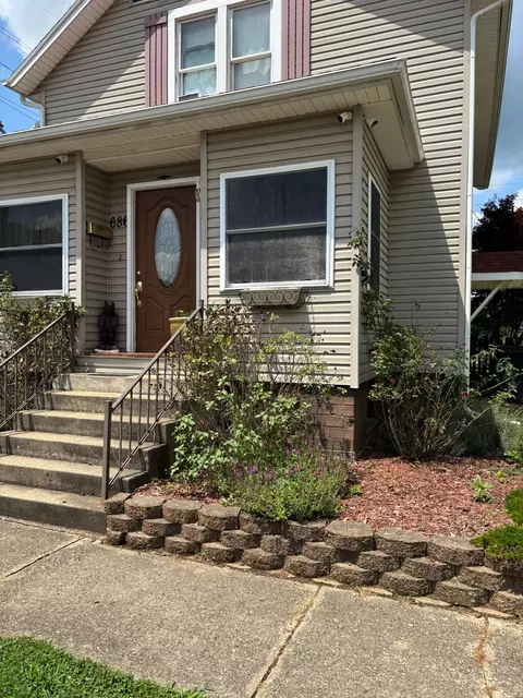 686 E Hunter St, Logan, OH 43138