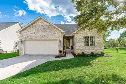 49 Village Green Dr, Westerville, OH 43082