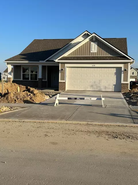 628 Lois Ln, London, OH 43140