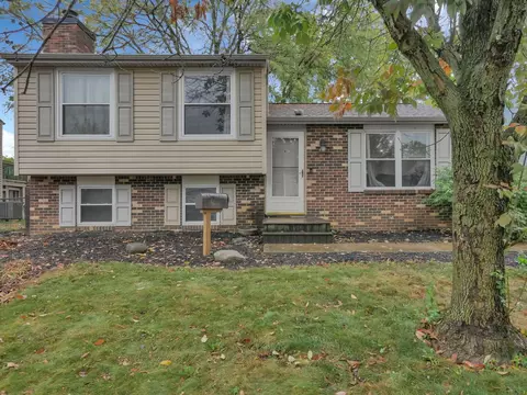 2272 Topaz Dr, Grove City, OH 43123
