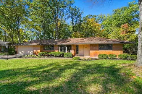 2300 Hoxton Ct, Upper Arlington, OH 43220