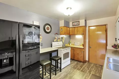 Kitchen - 11200 Bremen Rd, Logan, OH 43138 photo 4 of 5