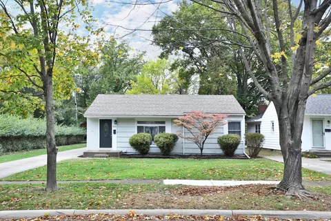 512 Park Overlook Dr, Worthington, OH 43085