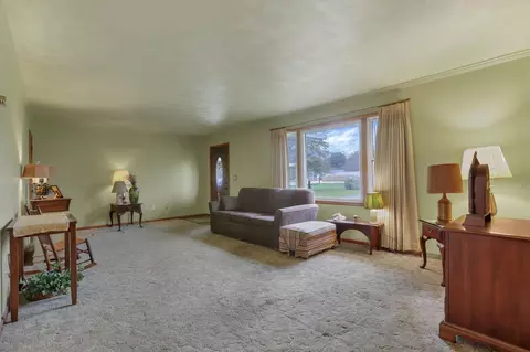 Living - 28671 Chieftain Dr, Logan, OH 43138 photo 3 of 4