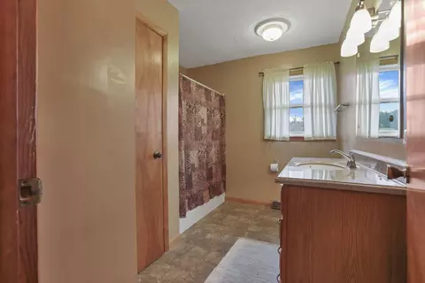 Bath - 28671 Chieftain Dr, Logan, OH 43138 photo 1 of 2