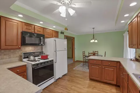 Kitchen - 28671 Chieftain Dr, Logan, OH 43138 photo 3 of 4