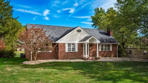 2728 W Ridgewood Cir, Zanesville, OH 43701