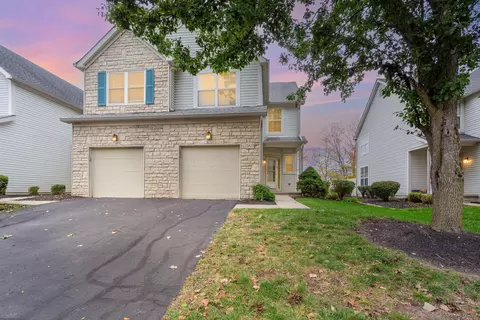 2625 Rustling Oak Blvd, Hilliard, OH 43026