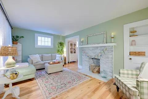 Living - 304 E Tulane Rd, Columbus, OH 43202 photo 1 of 3