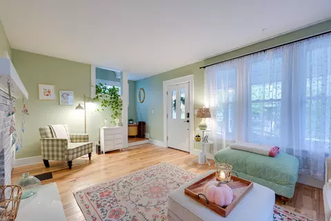 Living - 304 E Tulane Rd, Columbus, OH 43202 photo 2 of 3