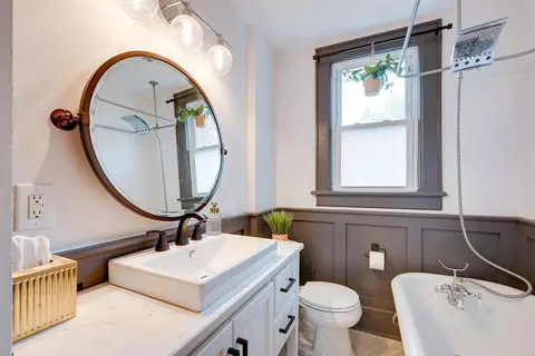 Bath - 304 E Tulane Rd, Columbus, OH 43202 photo 1 of 3