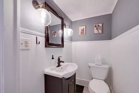 Bath - 304 E Tulane Rd, Columbus, OH 43202 photo 3 of 3
