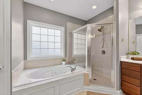 Bath - 5844 Dunheath Loop, Dublin, OH 43016 photo 3 of 14
