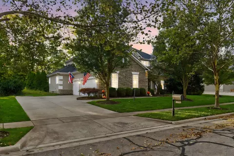 Exterior - 5844 Dunheath Loop, Dublin, OH 43016 photo 5 of 22