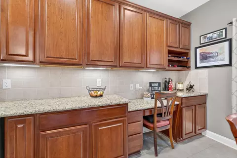 Kitchen - 5844 Dunheath Loop, Dublin, OH 43016 photo 3 of 12