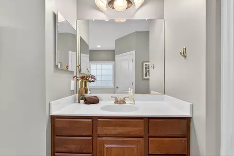 Bath - 5844 Dunheath Loop, Dublin, OH 43016 photo 2 of 14