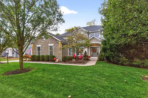 Exterior - 5844 Dunheath Loop, Dublin, OH 43016 photo 2 of 22