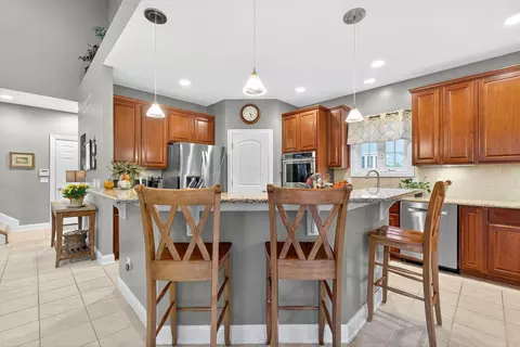 Kitchen - 5844 Dunheath Loop, Dublin, OH 43016 photo 2 of 12