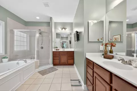 Bath - 5844 Dunheath Loop, Dublin, OH 43016 photo 1 of 14