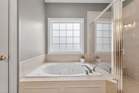 Bath - 5844 Dunheath Loop, Dublin, OH 43016 photo 4 of 14