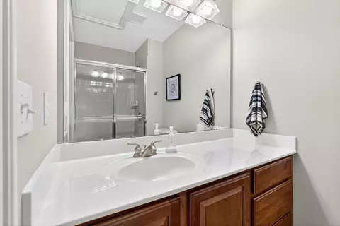 Bath - 5844 Dunheath Loop, Dublin, OH 43016 photo 11 of 14