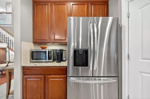 Kitchen - 5844 Dunheath Loop, Dublin, OH 43016 photo 7 of 12