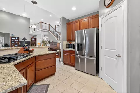 Kitchen - 5844 Dunheath Loop, Dublin, OH 43016 photo 5 of 12