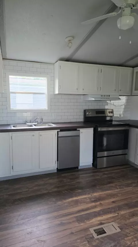 18 Skyline Drive Dr, Ashville, OH 43103