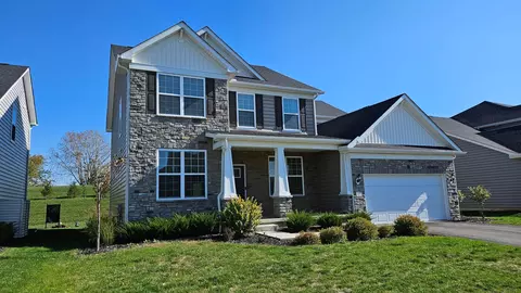 327 Cardinal Point Dr, Delaware, OH 43015