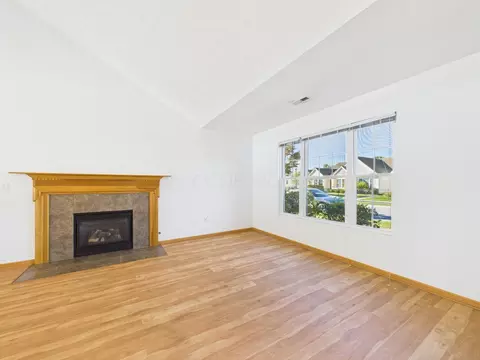 Living - 5566 Spring River Ave, Dublin, OH 43016 photo 1 of 8