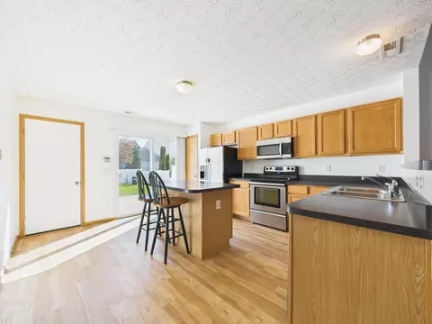 Kitchen - 5566 Spring River Ave, Dublin, OH 43016 photo 1 of 4