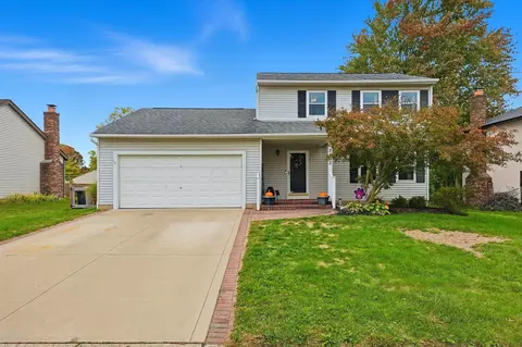 2402 Clover Blossom Ct, Grove City, OH 43123