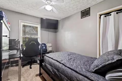 Bedroom - 1323 E Fair Ave, Lancaster, OH 43130 photo 2 of 2