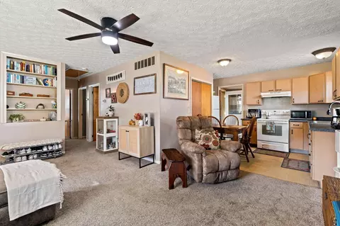 Entry Way - 1323 E Fair Ave, Lancaster, OH 43130 photo 2 of 2
