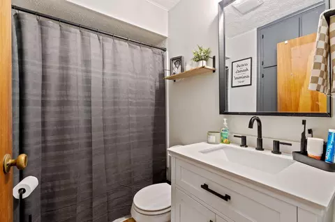 Bath - 1323 E Fair Ave, Lancaster, OH 43130 photo 1 of 1