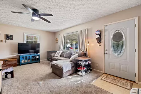 Entry Way - 1323 E Fair Ave, Lancaster, OH 43130 photo 1 of 2
