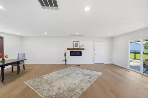 Living - 2601 Ballentine Pike, Springfield, OH 45502 photo 1 of 3